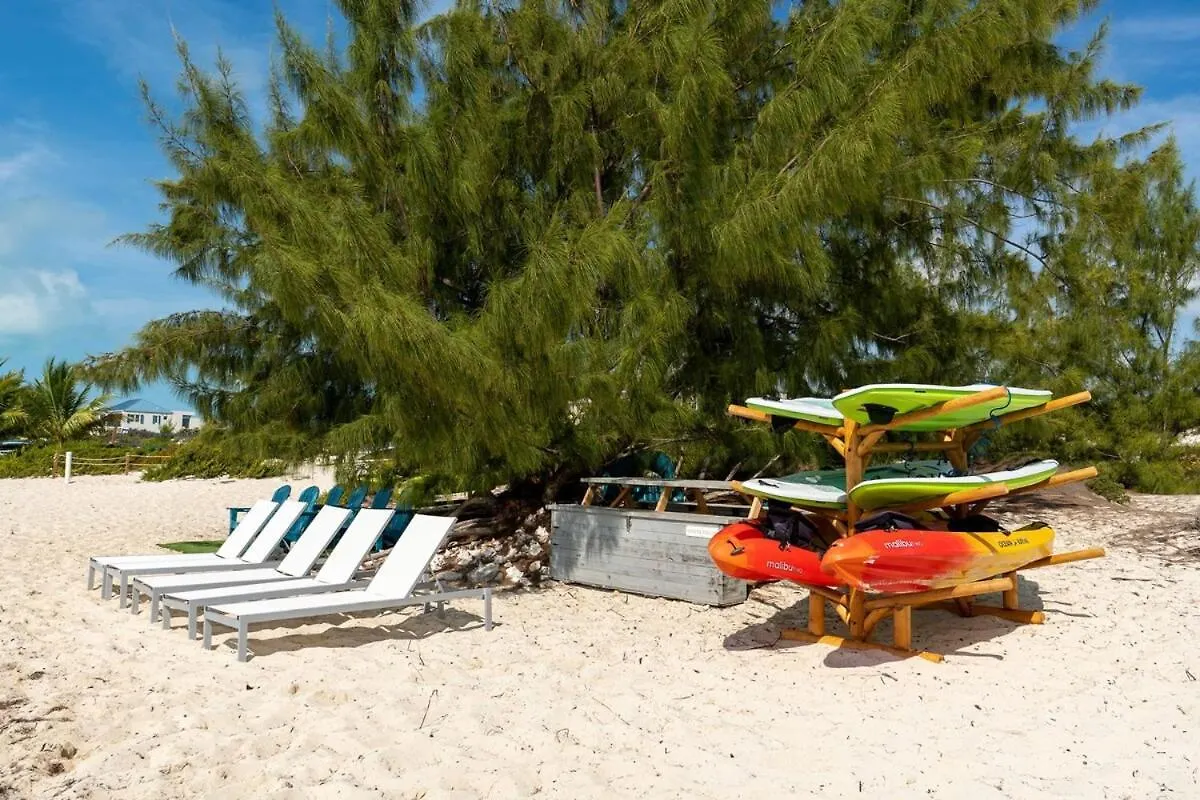 Oceanside 3 Bedroom Luxury Villa With Private Pool, 500Ft From Long Bay Beach -V5 Turks en Caicos Eilanden