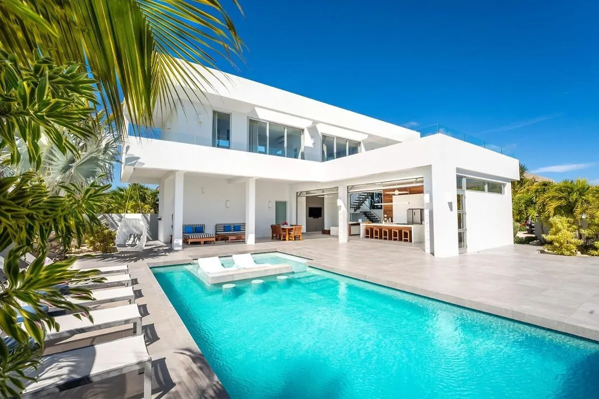 Oceanside 3 Bedroom Luxury Villa With Private Pool, 500Ft From Long Bay Beach -V5