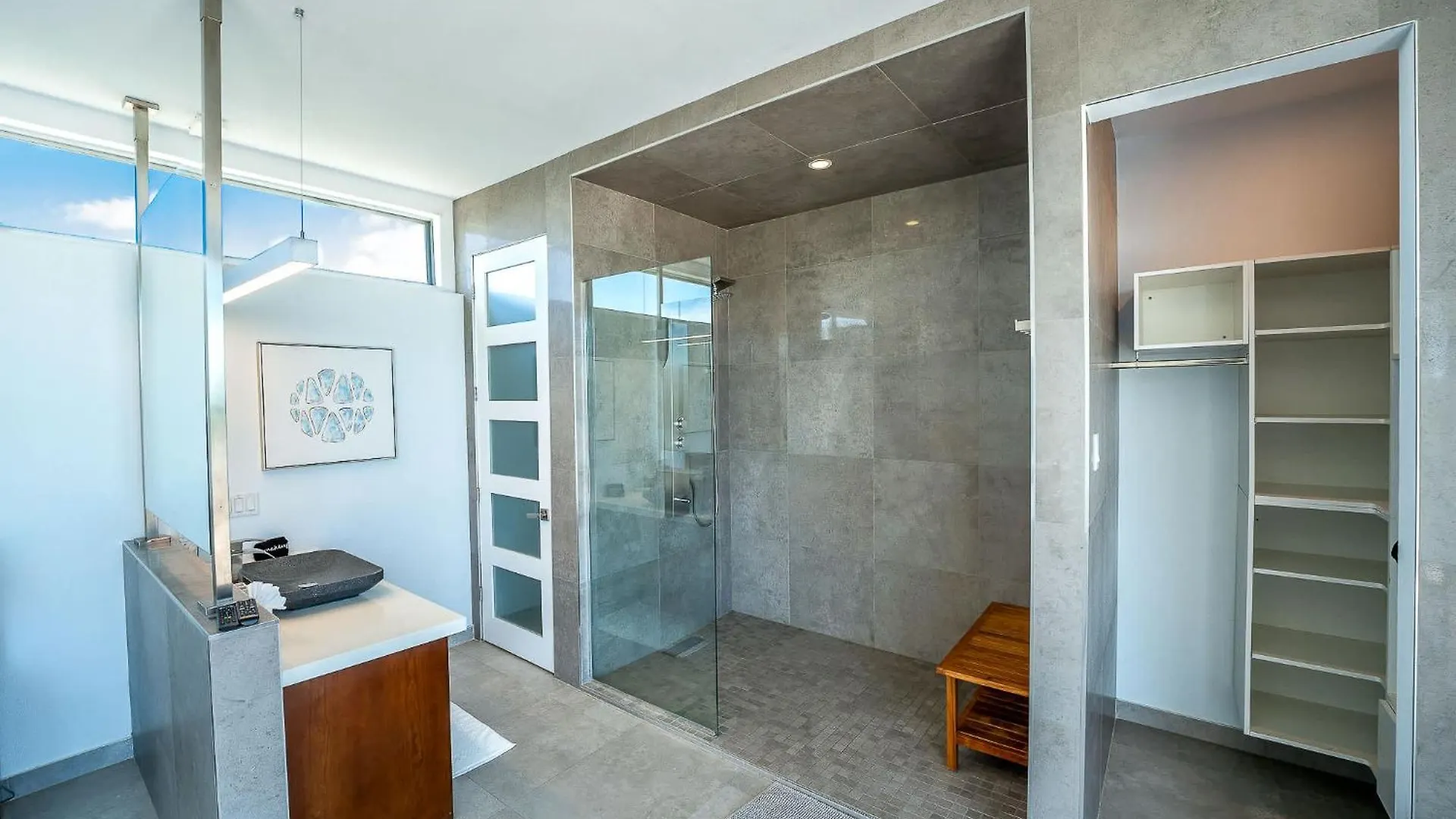 Oceanside 3 Bedroom Luxury Villa With Private Pool, 500Ft From Long Bay Beach -V5