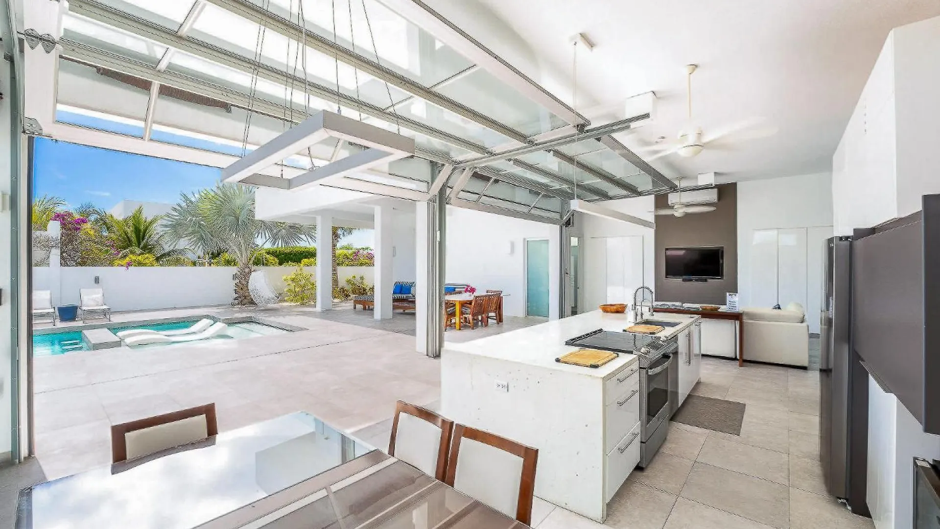 Oceanside 3 Bedroom Luxury Villa With Private Pool, 500Ft From Long Bay Beach -V5
