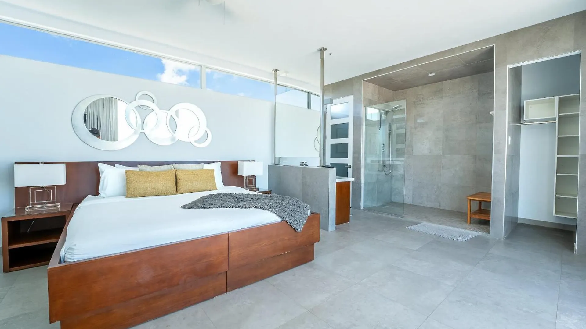 Oceanside 3 Bedroom Luxury Villa With Private Pool, 500Ft From Long Bay Beach -V5
