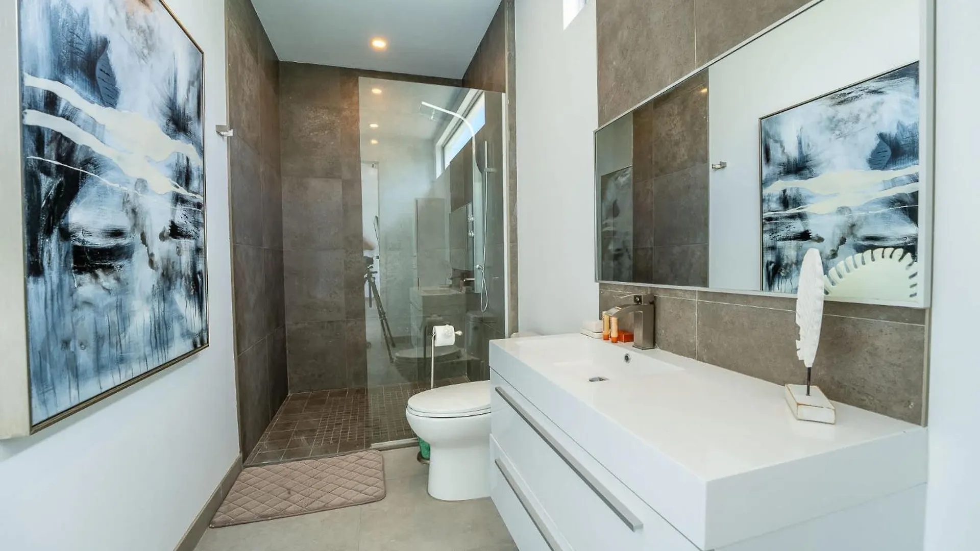 Oceanside 3 Bedroom Luxury Villa With Private Pool, 500Ft From Long Bay Beach -V5