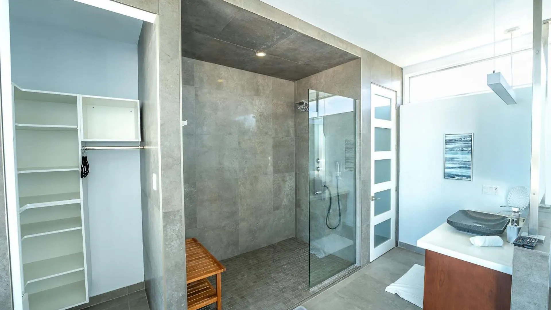 Oceanside 3 Bedroom Luxury Villa With Private Pool, 500Ft From Long Bay Beach -V5