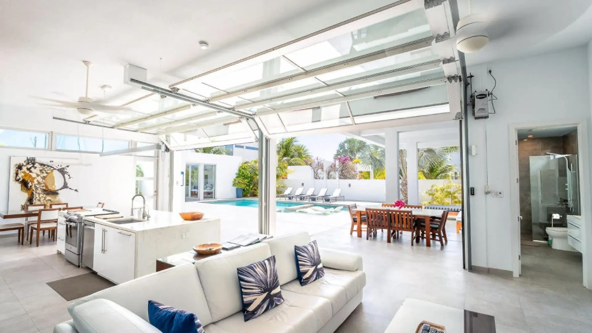 Oceanside 3 Bedroom Luxury Villa With Private Pool, 500Ft From Long Bay Beach -V5 0*,  Turks- och Caicosöarna
