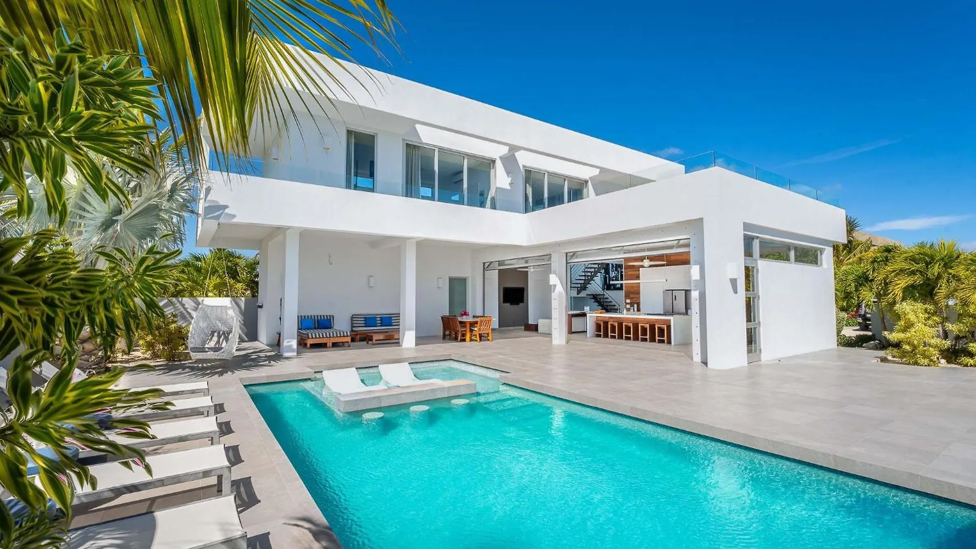 Oceanside 3 Bedroom Luxury Villa With Private Pool, 500Ft From Long Bay Beach -V5 0*,  Turks- och Caicosöarna