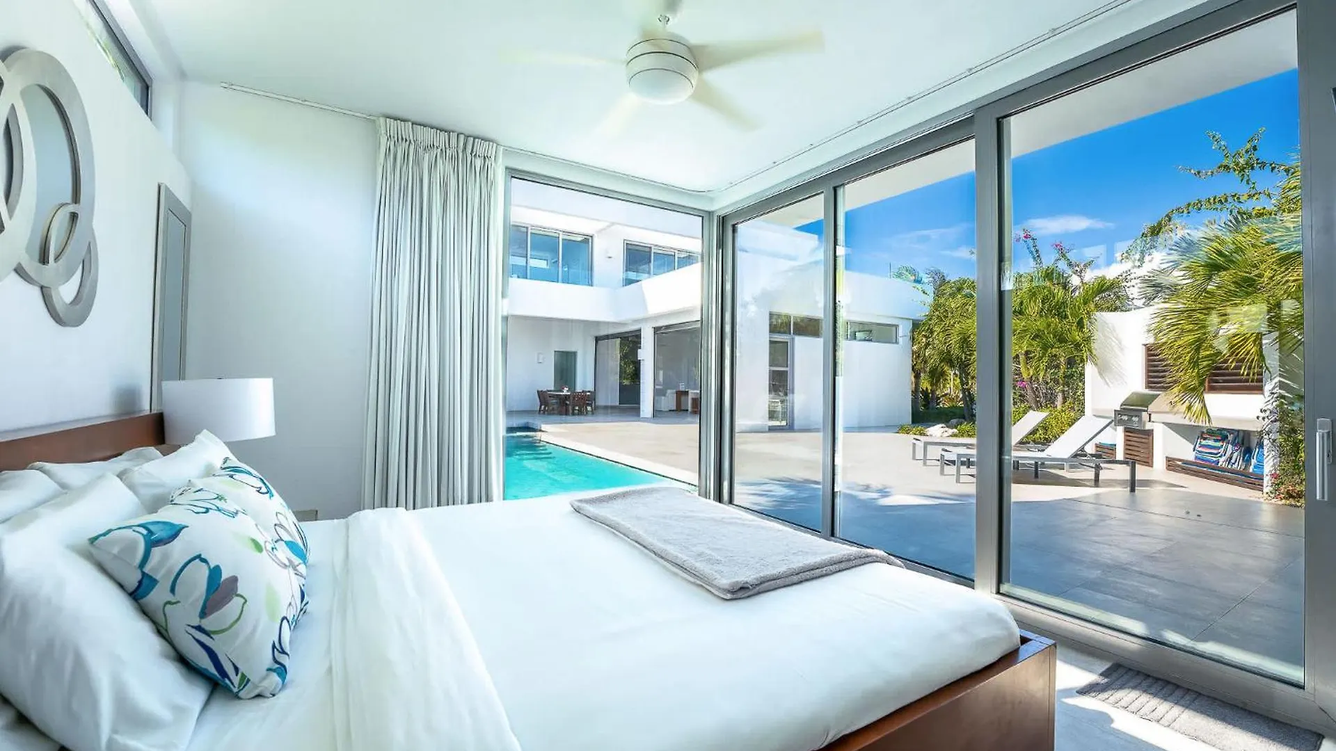 Oceanside 3 Bedroom Luxury Villa With Private Pool, 500Ft From Long Bay Beach -V5