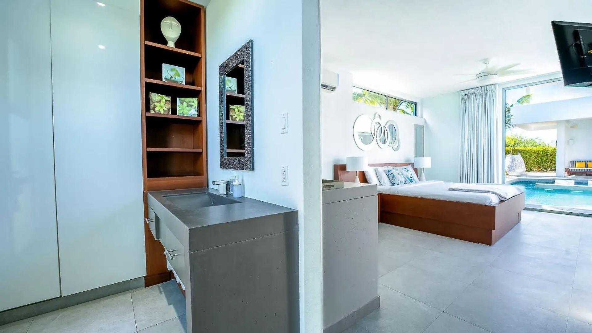 Oceanside 3 Bedroom Luxury Villa With Private Pool, 500Ft From Long Bay Beach -V5 Turks- och Caicosöarna