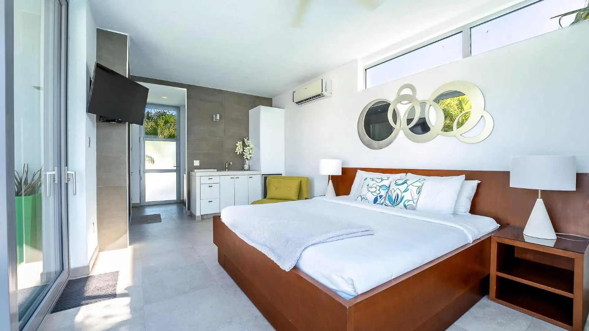 Oceanside 3 Bedroom Luxury Villa With Private Pool, 500Ft From Long Bay Beach -V5
